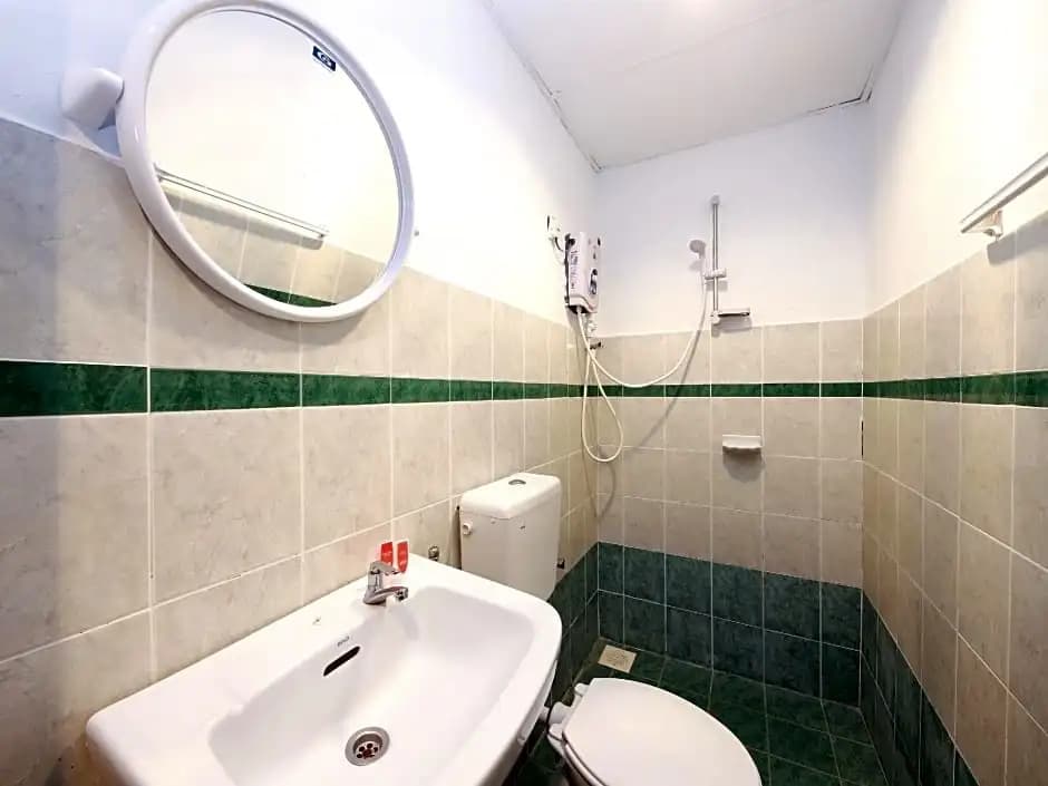Azimaju Guesthouse by OYO Rooms - photo 4