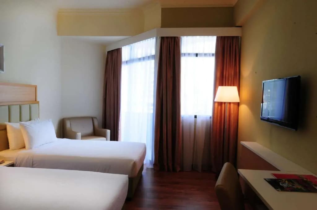 Hotel Sentral Seaview @ Beachfront - photo 9