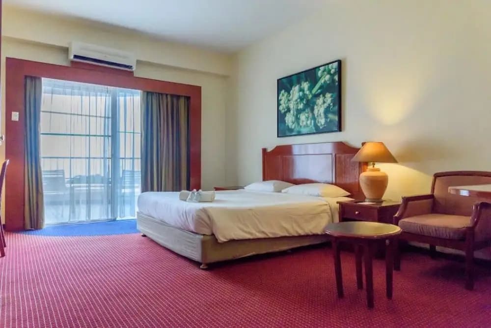 Expats Nook Beach Resort - photo 3