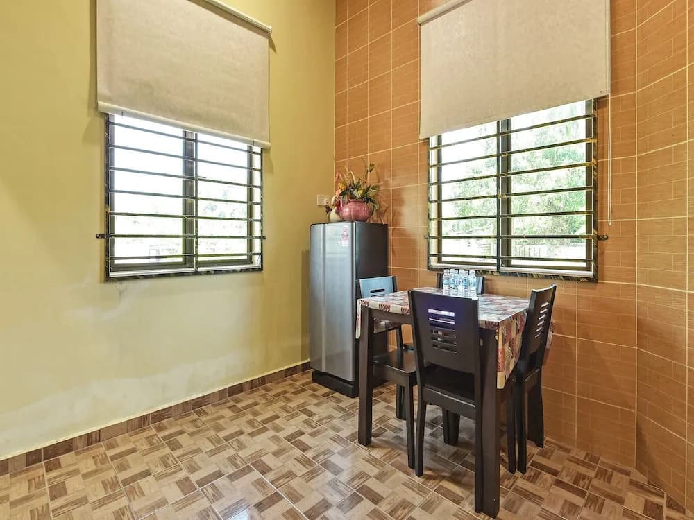 OYO Home 90448 Nurbayu Guest House - photo 8