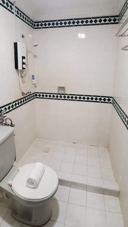 Leisure Cove Hotel & Apartments - photo 10