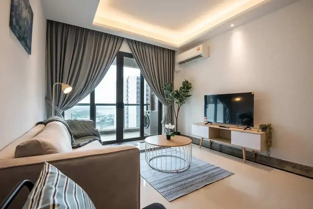 2BR R&F Phase2, CIQ R&F Mall, Free Parking - photo 2