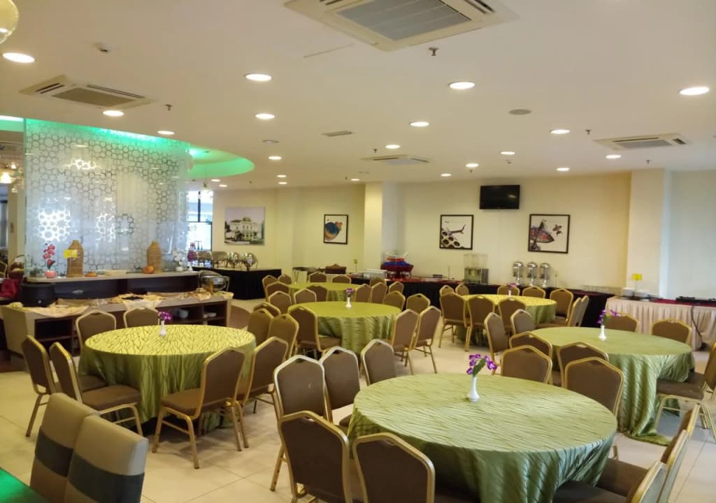 Grand Puteri Hotel - photo 18