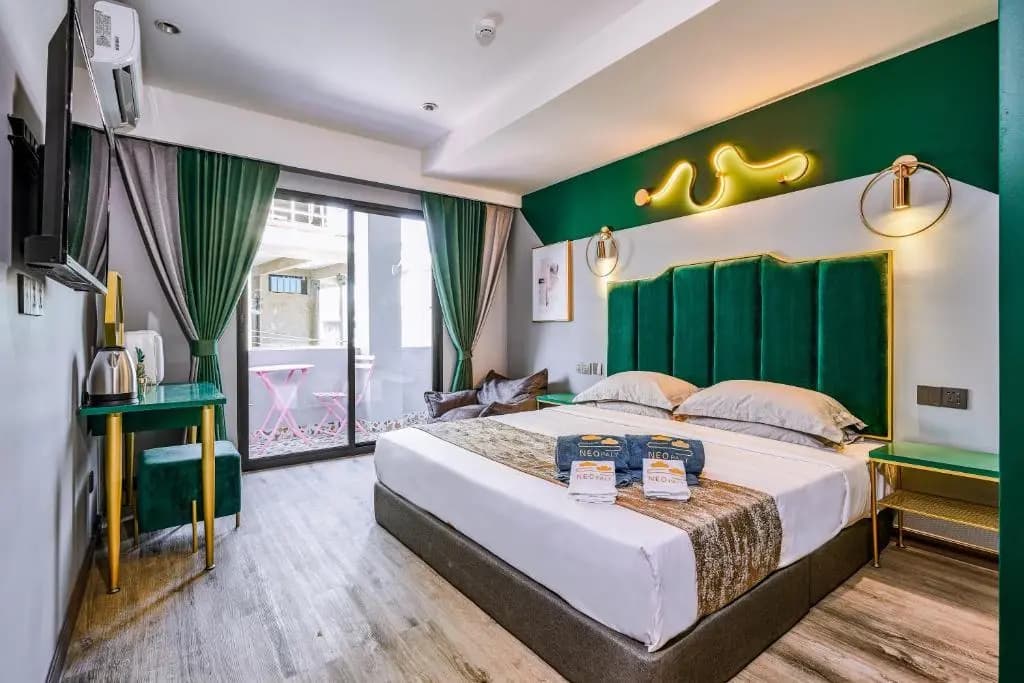 Neo Paly Hotel - photo 2