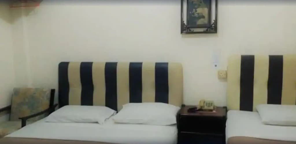 Ang's Hotel - photo 3