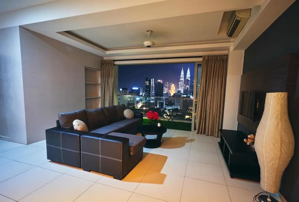 Regalia Residence @ KLCC View Sky Pool by MC - photo 2