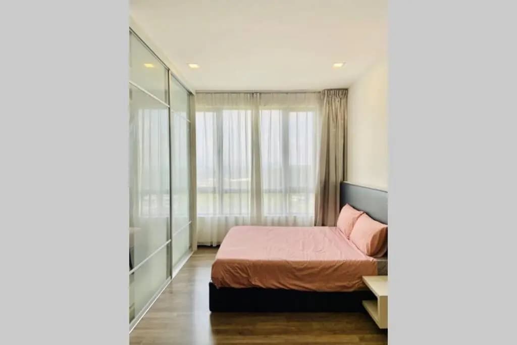 Landmark Residence 2, High Floor with Nice View, Free Parking, TVbox. - photo 14