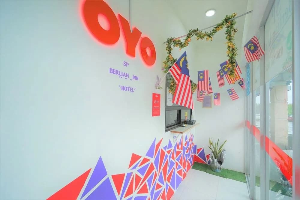 OYO 89820 Sp Berlian Inn - photo 13