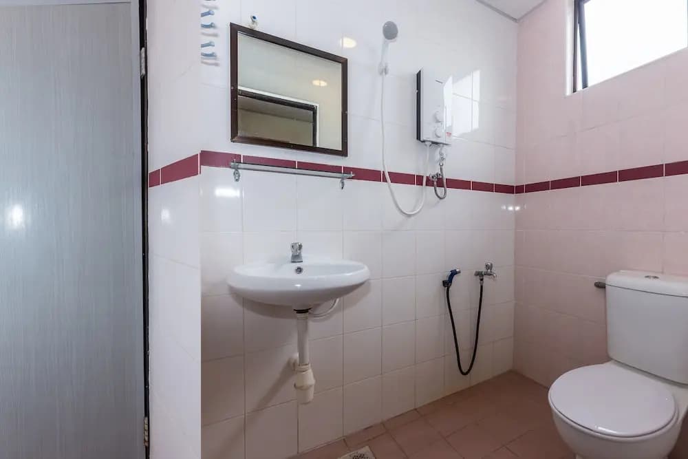 OYO 90893 Hotel 68 Kampung Lapan - photo 9