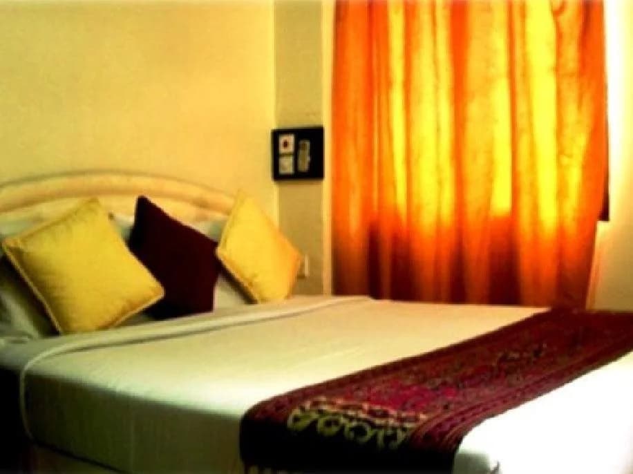 The University Inn - photo 2