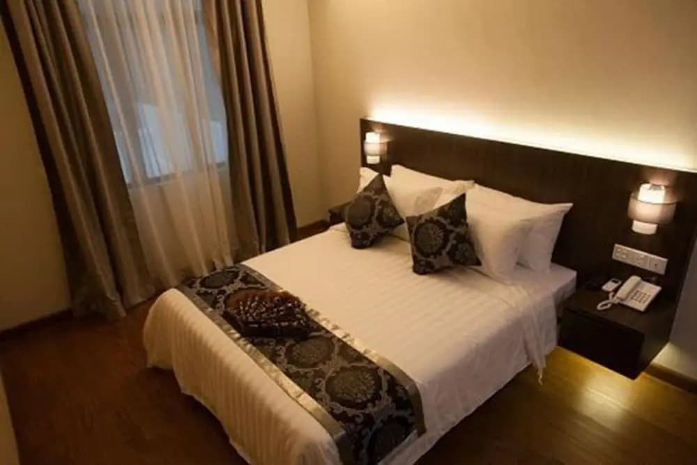 Holiday Villa Hotel & Suites - photo 5