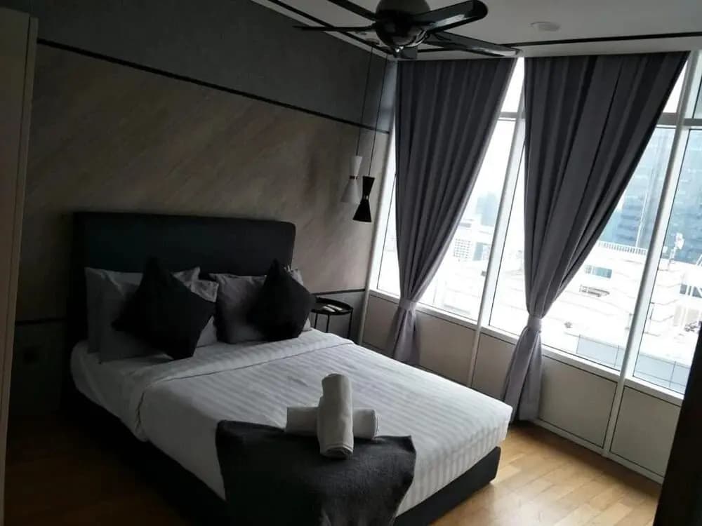 OYO 466 Home Studio Expressionz Suites KL Tower View from Pool - photo 2
