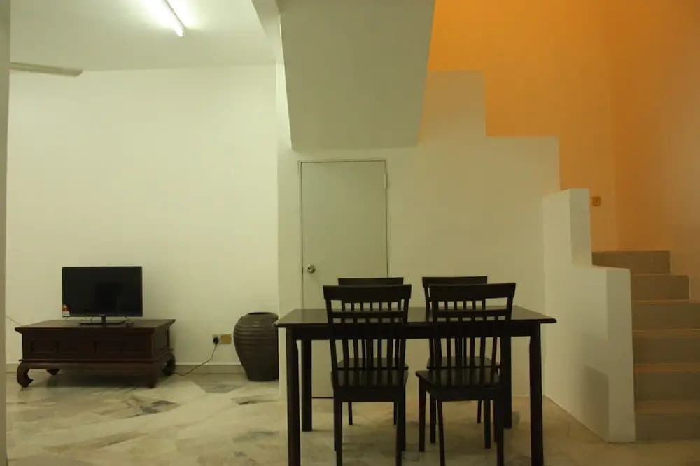 Teratai Homestay Taman Kinrara 2 - main photo