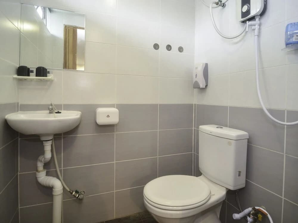 Golden Lounge by OYO Rooms - photo 7