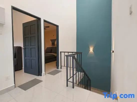 Pelangi JB Landed D'Pickeball Fun House 5BR14pax - photo 4