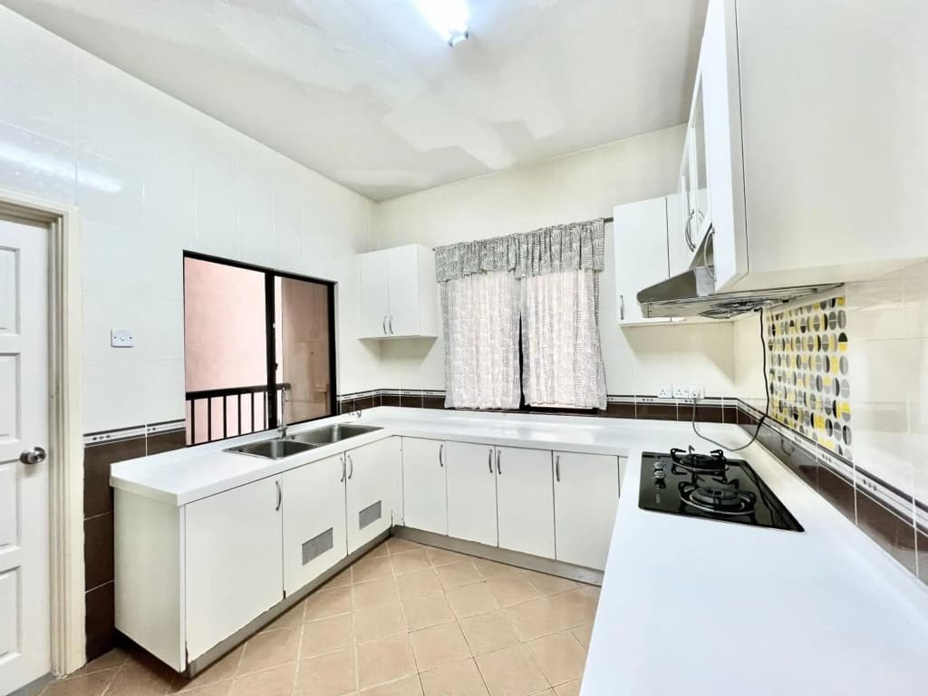 PENTHOUSE MARINA COURT VACATION HOME 5 BEDROOMS KOTA KINABALU 15pax - photo 18