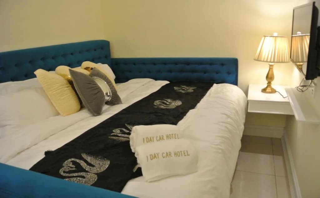 1 Day Car Hotel Station 18 - photo 14
