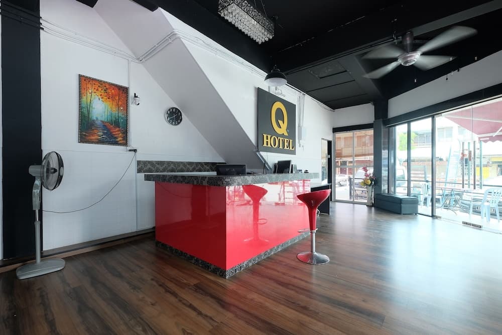 OYO 1104 Q Hotel - photo 12