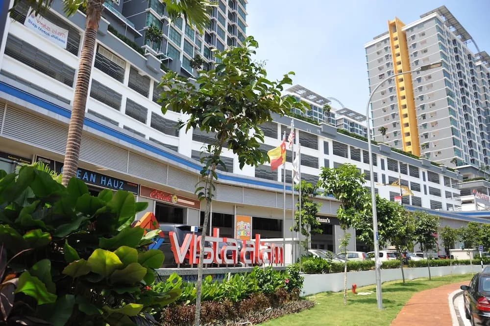 Lawang Suite 2 Bedroom Corner Apartment - photo 12