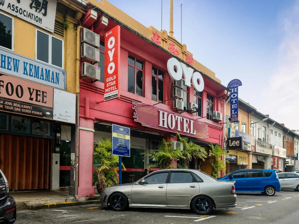 OYO 850 Gold Star Hotel - main photo