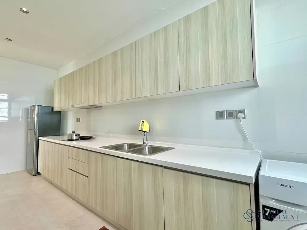 Paragon Suites CIQ By Stayrene - photo 17