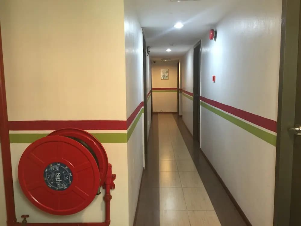 Red Tomato Hotel - photo 7