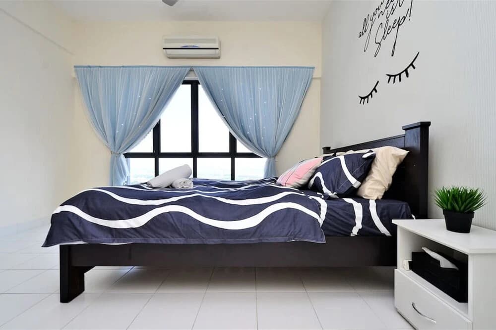 6-8 pax SetiaWalk 5min LRT Cozy Apartment Puchong - photo 1