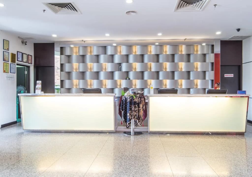 Hotel Sentral Seaview - photo 2