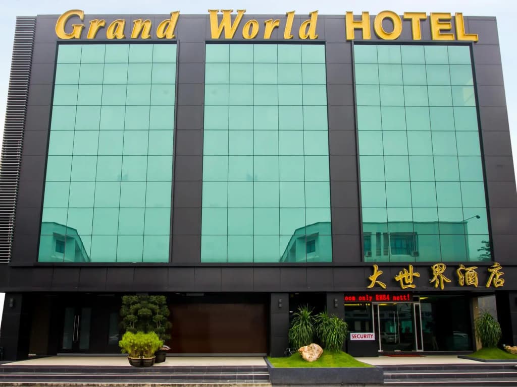 Capital O 91074 Grand World Hotel - main photo