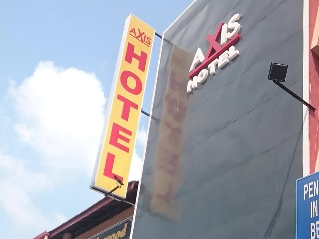 Collection O Near Taiping Mall Formerly Axis Hotel - photo 1