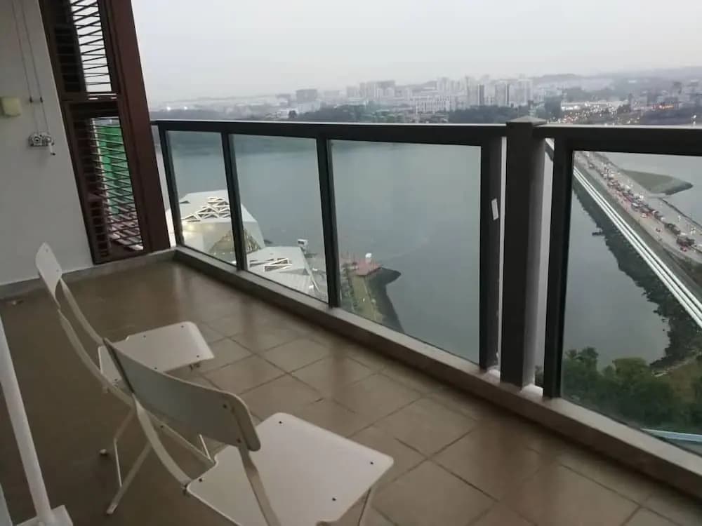 JB City CIQ-R&F Shopping Mall Apartment - photo 6