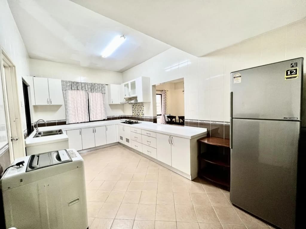 PENTHOUSE MARINA COURT VACATION HOME 5 BEDROOMS KOTA KINABALU 15pax - photo 20