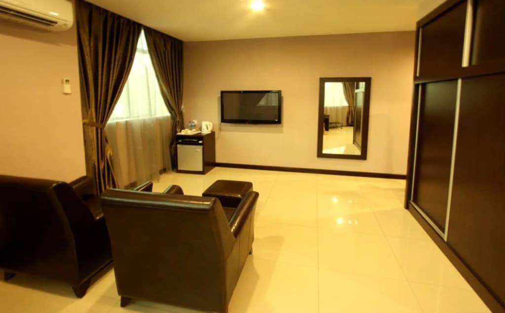 Rail Hotel - photo 2