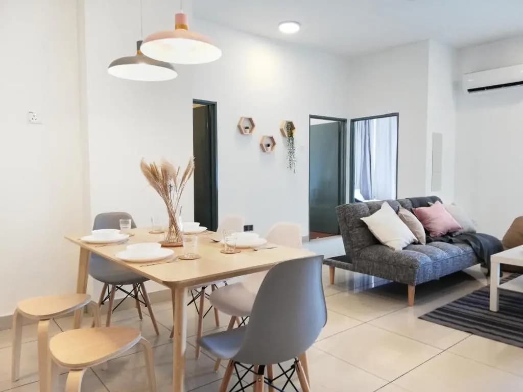 Subang City Residence, Spacious Home with Balcony, Walking Distance to Summit, 5min to Sunway - photo 1