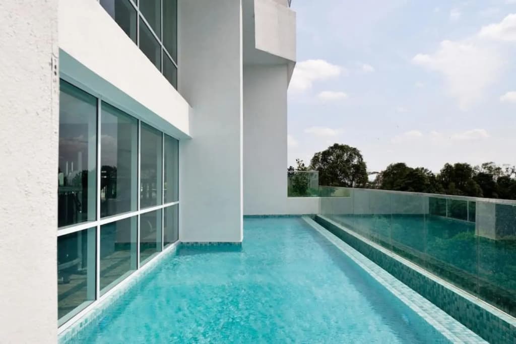 Hostahome at Paragon Suites with Private Jacuzzi - photo 7