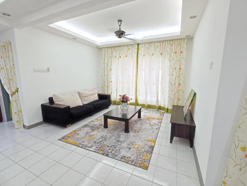 Tropika Homestay Bangi with 3 Bedrooms - photo 8
