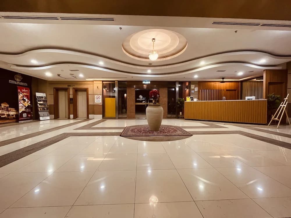 Putra Brasmana Hotel - photo 13