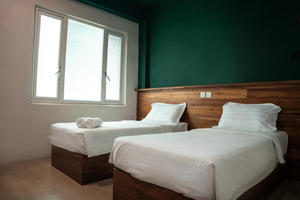 Room V @ Jalan Sultanah Near Bus Stop Batu Pahat - photo 3