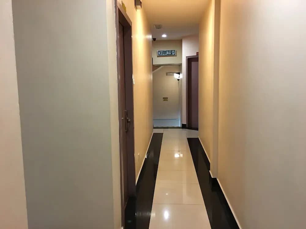 Hotel Lintas Plaza - photo 11