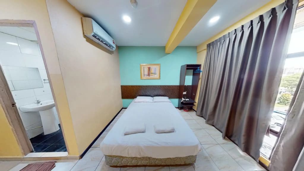 Aristo Hotel At Putatan - photo 4