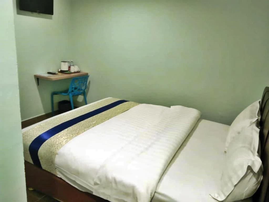 Summer Hotel - photo 1