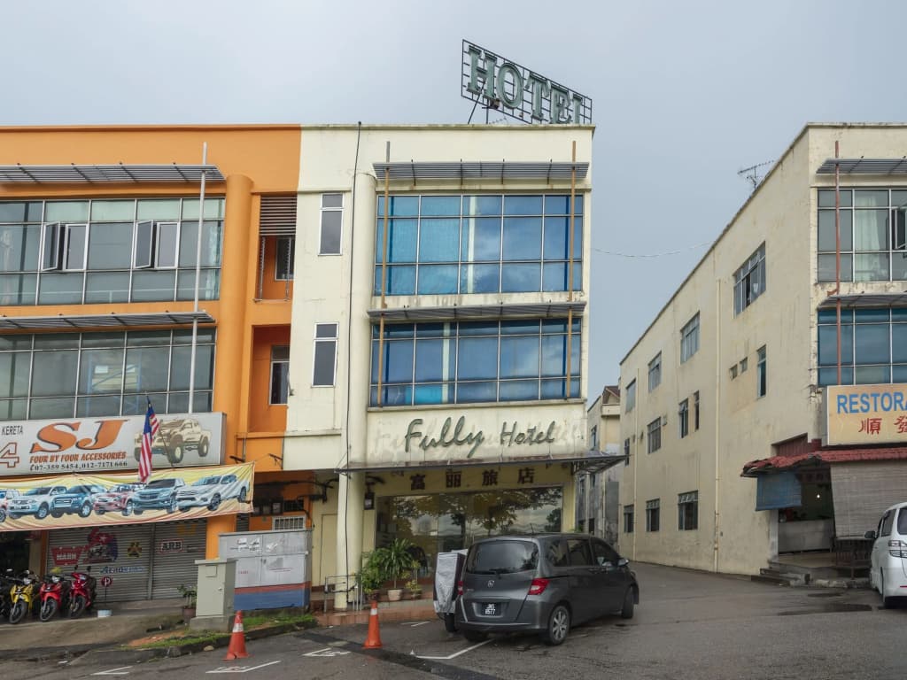 Fully Hotel Desa Tebrau - main photo