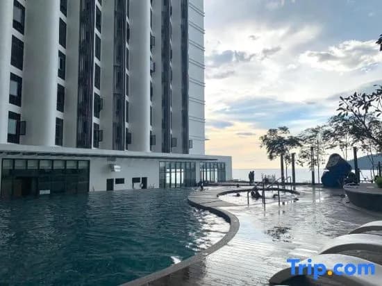 Urban Retreat @ The Shore • CBD • Pool - photo 1