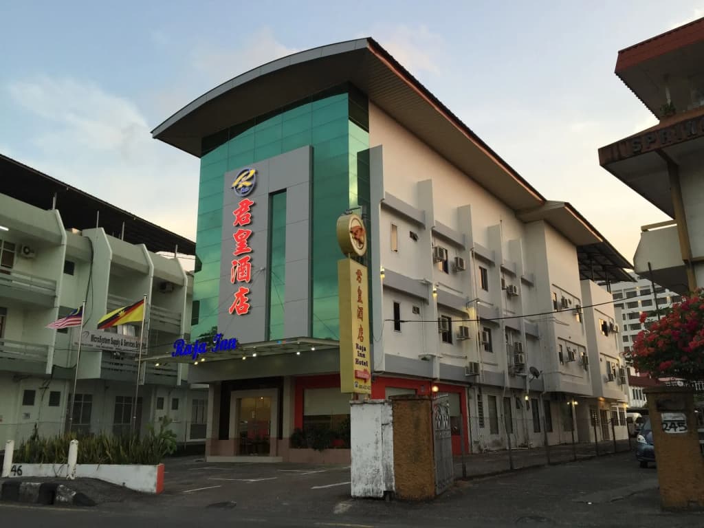 Raja Inn Hotel - photo 1