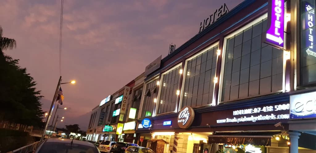 Biz Hotel - main photo