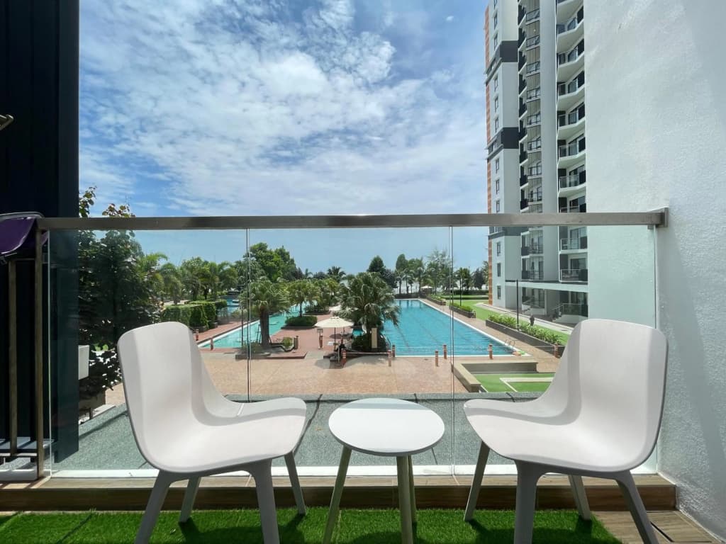 Heavenly@Timurbay - 2 Bedroom Poolfront Apartment - photo 3