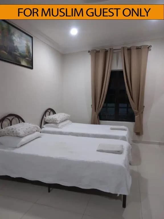 Yasmeen Studio Roomstay Kijal - Room 1 - FOR TWO PERSON ISLAM GUEST ONLY - photo 2