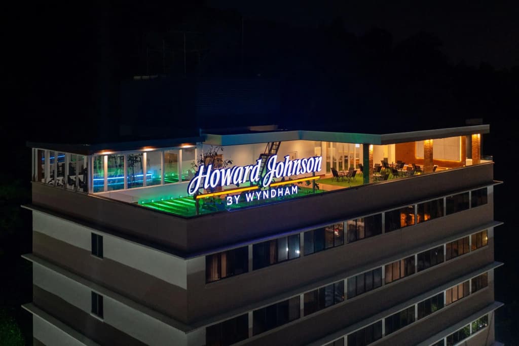 Howard Johnson by Wyndham Kota Kinabalu City Centre - photo 36