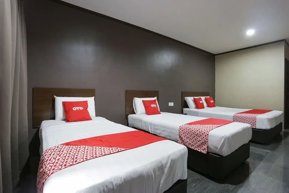 OYO 90157 One World Hotel - photo 6