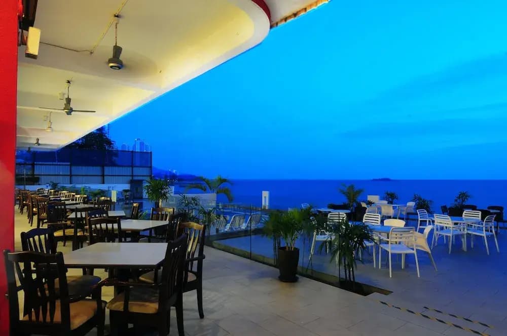 By the Sea @ Cozy Beachfront Home - photo 22